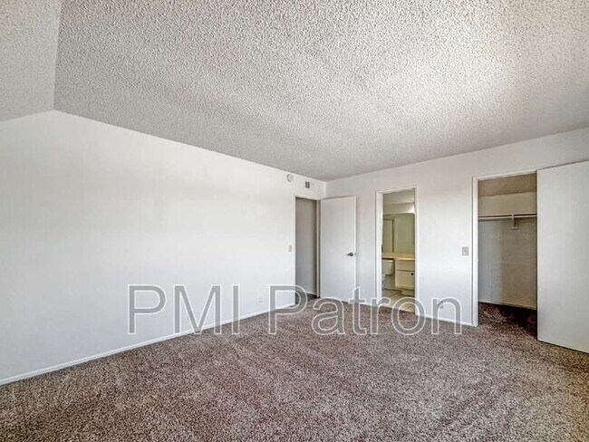 Building Photo - 8941 Mint Ave