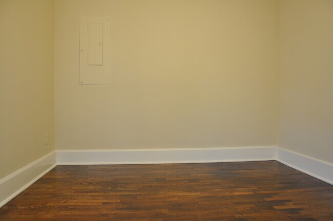 Building Photo - Walk to Campus - Pre-Leasing Now for the F...
