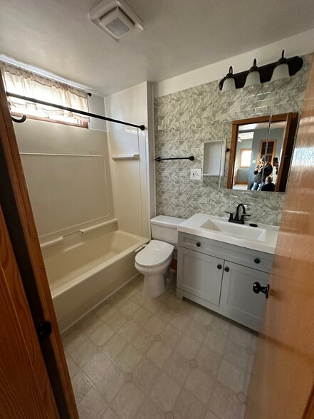 Full bathroom on the main floor - 1814 S 15th St