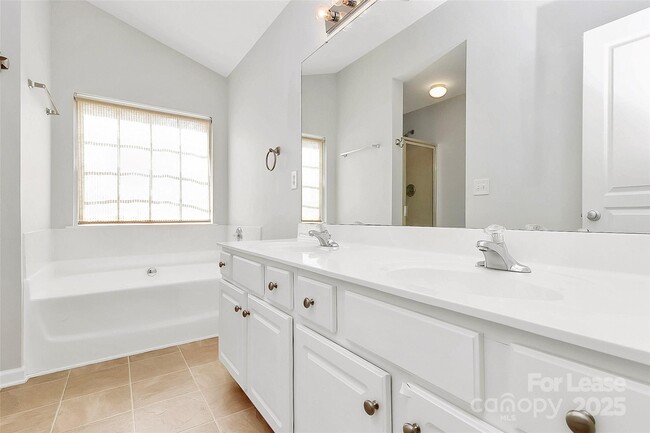 Building Photo - 1340 Hammond Dr