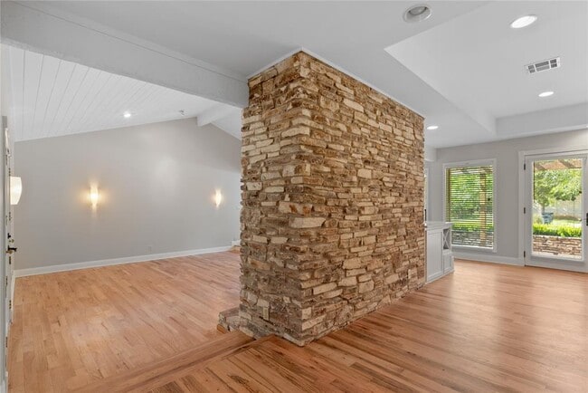 Building Photo - 700 Grey Fox Trail