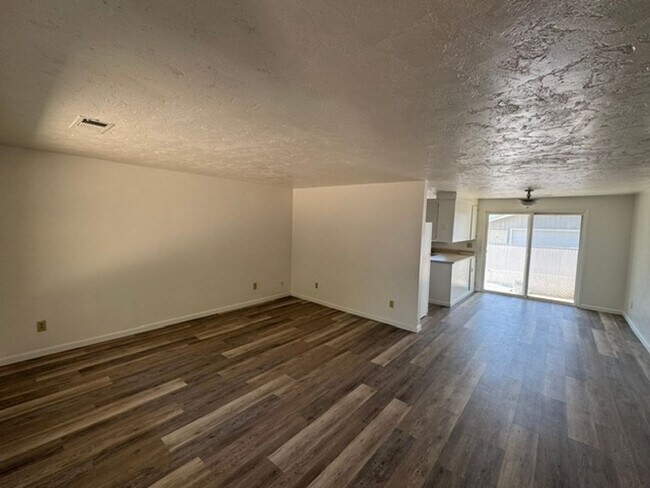 Building Photo - 610 Platt Pl