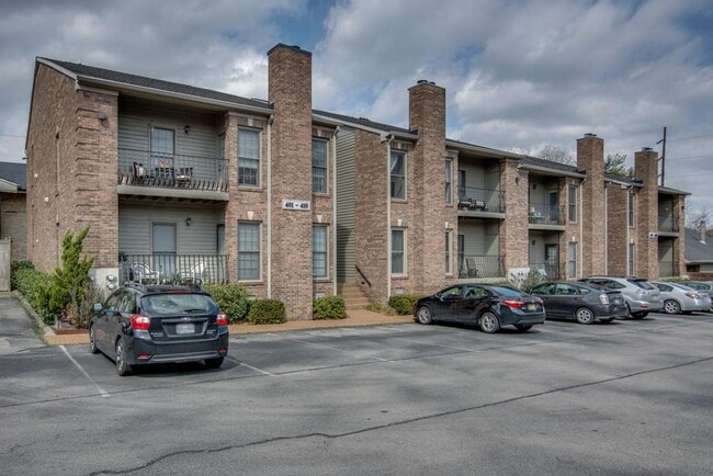 Building Photo - Awesome 2BE/2BA condo located in the heart of Sylvan Park community!