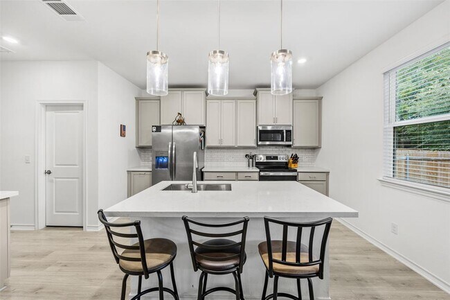 Building Photo - 301 Quarry Rock Cove
