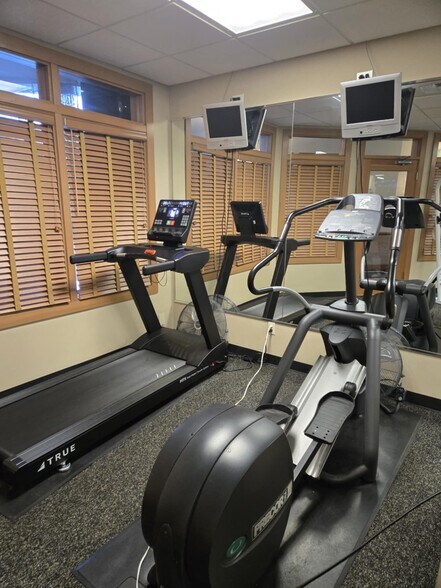 Building Photo - 1125 E Olive St