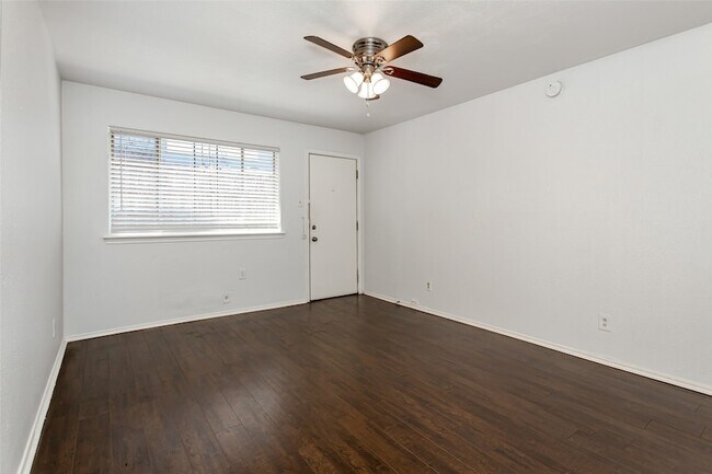 Building Photo - 5722 Gaston Ave