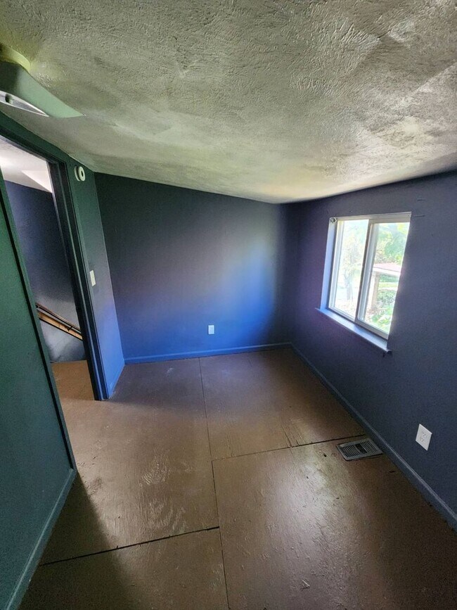 Building Photo - Charming 3-Bedroom Property in Prime Location