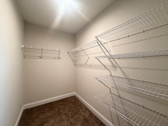 Building Photo - Move In Ready Home in Malind Bluff!