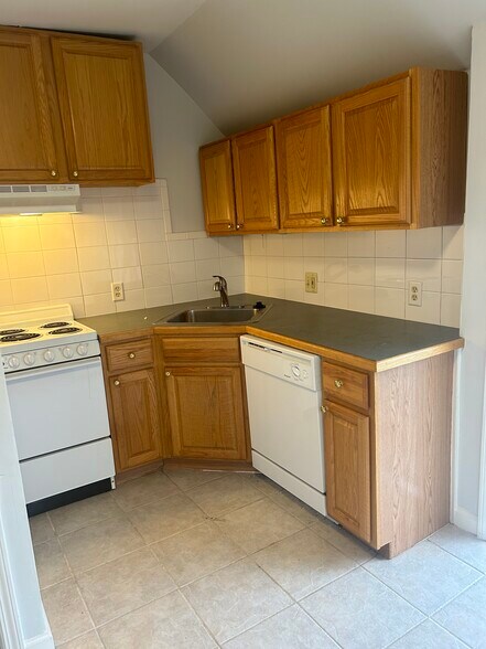 Building Photo - 811 Washtenaw Ave