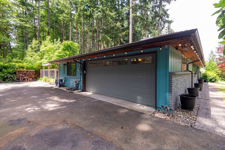 Building Photo - 15931 SE 41st Pl