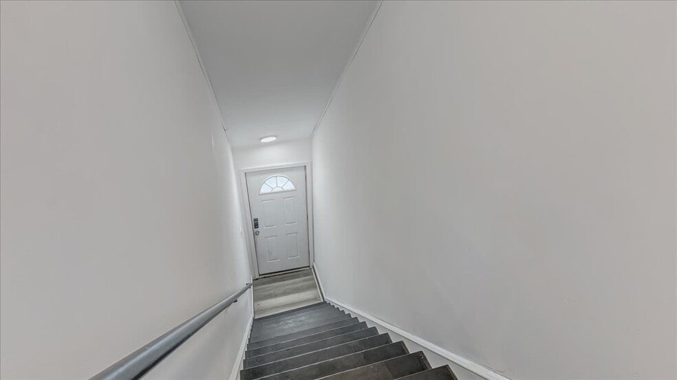 Building Photo - 960 Main St