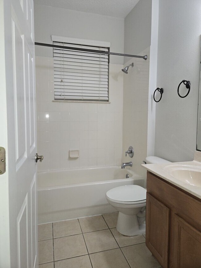 Building Photo - Waterford Trails: 5 Bedroom+ loft, 3 Bath,...