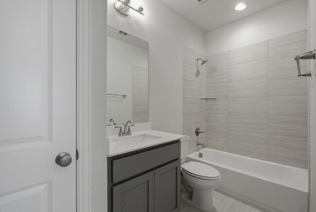 Building Photo - 1224 Redcoat Dr