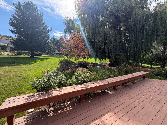 Building Photo - Lakeridge Shores Home!
