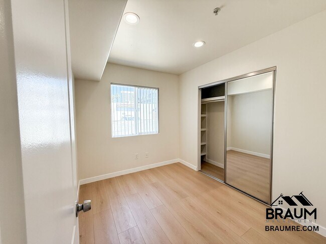 Building Photo - 1415 Centinela Ave