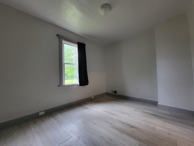 Building Photo - 6215 Carpenter Ave