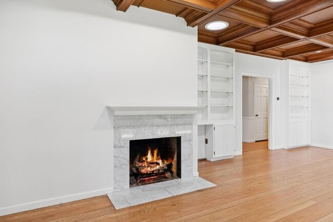 Building Photo - 216 Valparaiso Ave