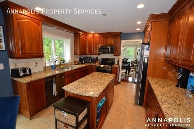 Building Photo - 314 Rosslare Dr