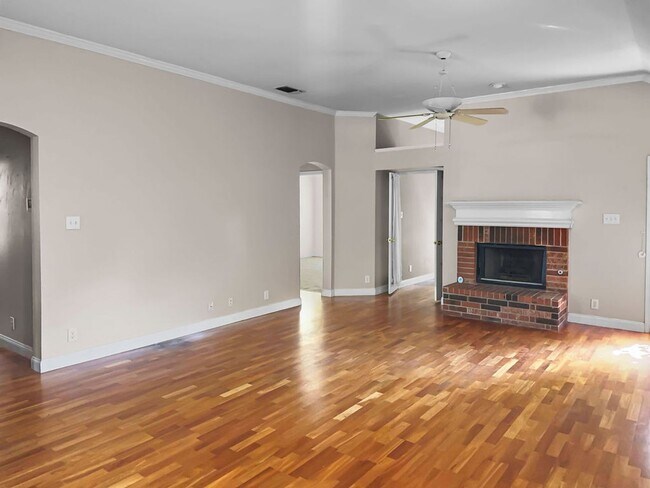 Primary Photo - 1 story home, easy access to 281 & Airport