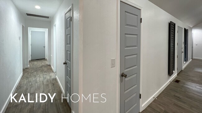 Building Photo - 12510 Maple Ridge Rd