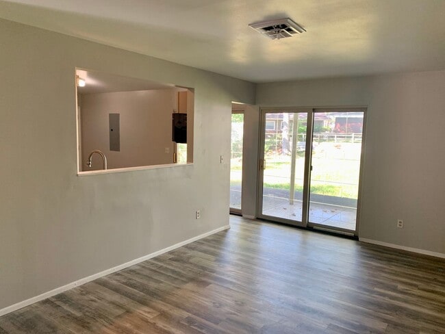 Building Photo - 3 Bedroom Home in Florissant - UPDATED KIT...