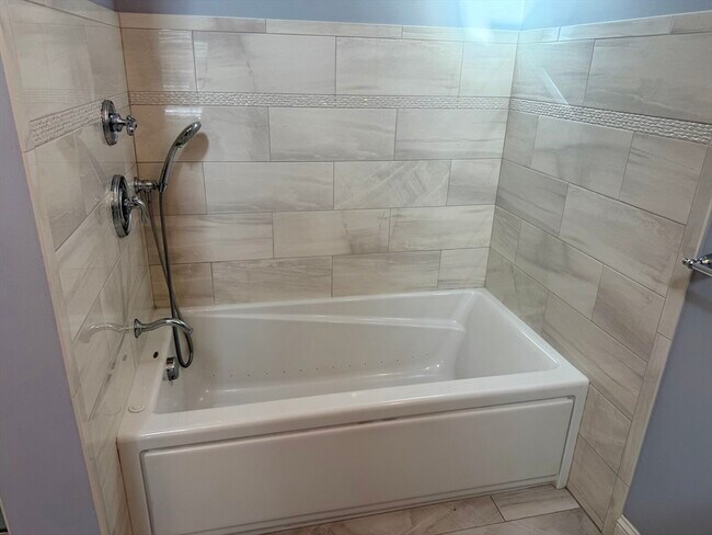 Building Photo - 722 Lowell St