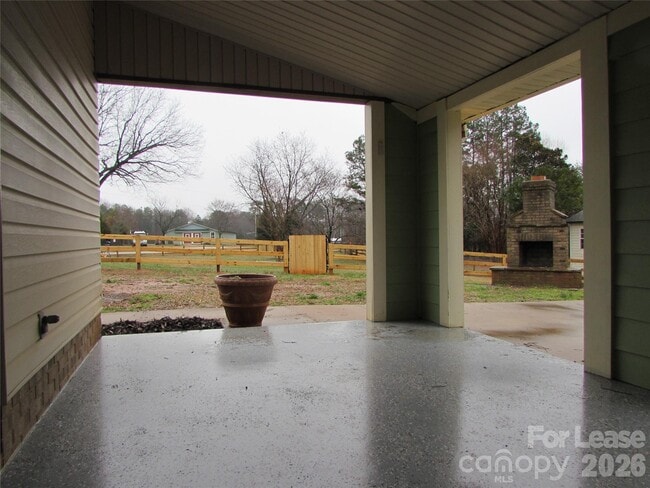 Building Photo - 2725 Sloop Rd