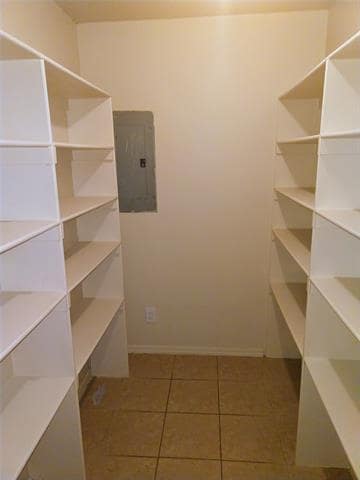 Building Photo - 3600 Biscay Dr