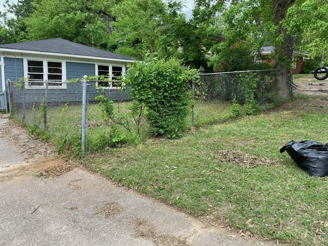 Building Photo - 253 E Jordan St