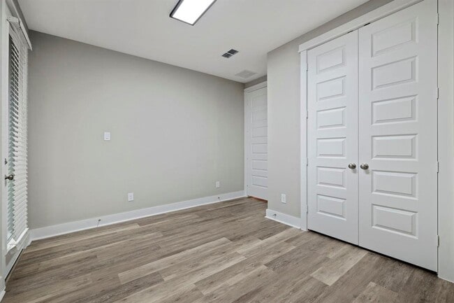 Building Photo - 1220 Sloane Manor Trace