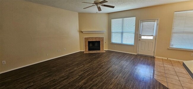 Building Photo - 2820 Deer Ridge Dr