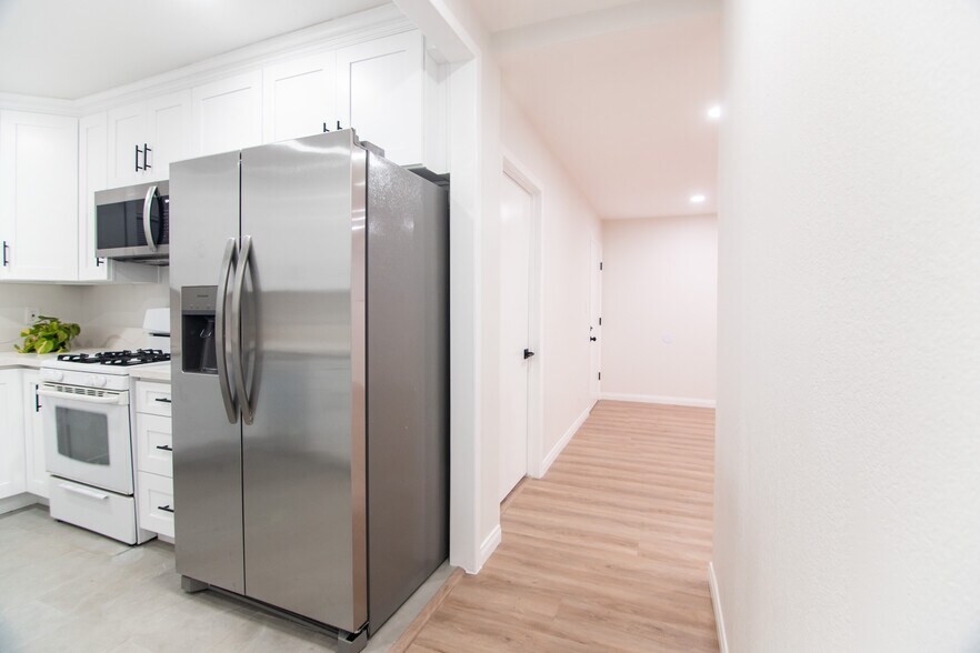 Dinning room - 14700 Friar St