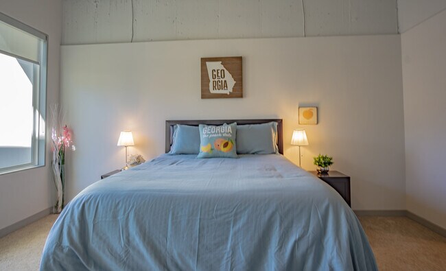 Building Photo - 550 W Peachtree St NW