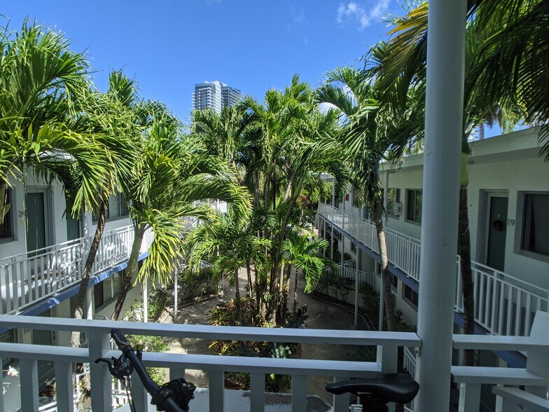 Building Photo - 1840 James Ave