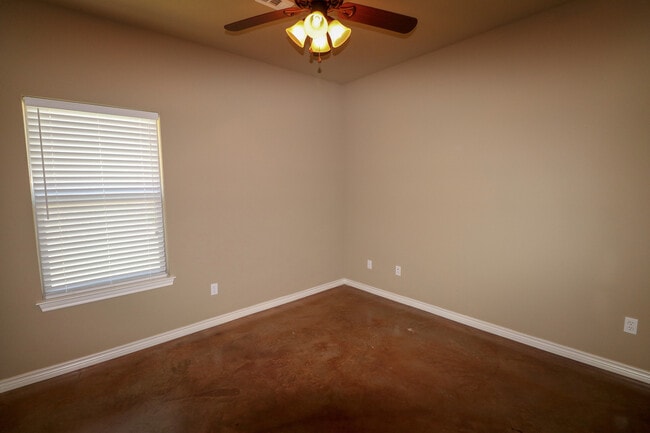 Building Photo - 3125 Silver Saddle Dr