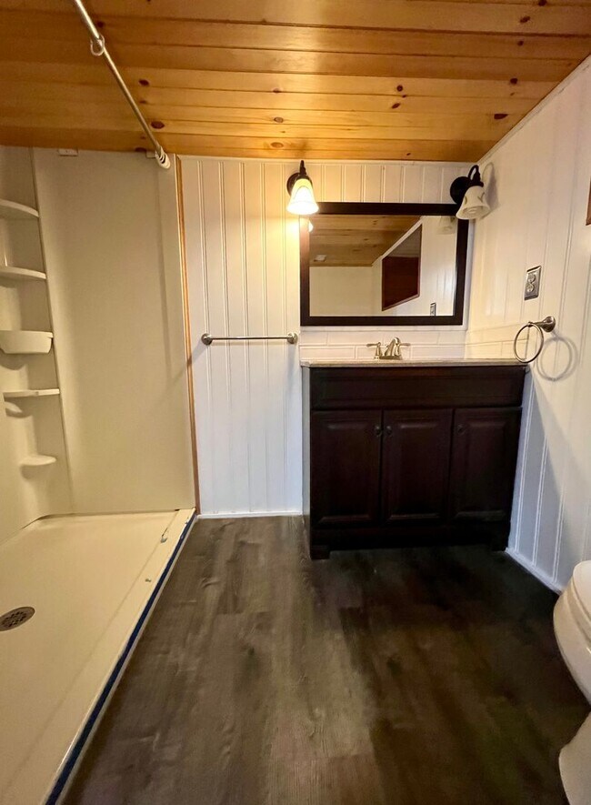 Building Photo - Gorgeous 3-Bedroom Home in Havertown! Avai...