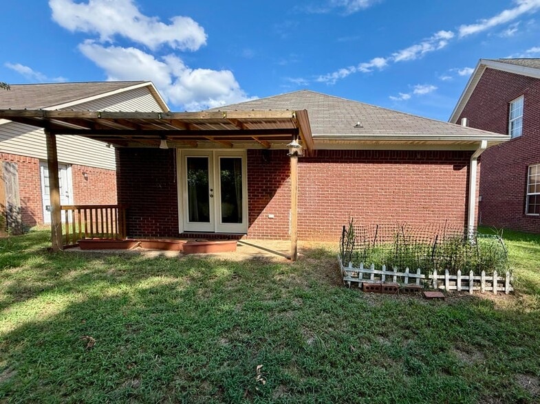 Building Photo - 1505 Gun Club Rd