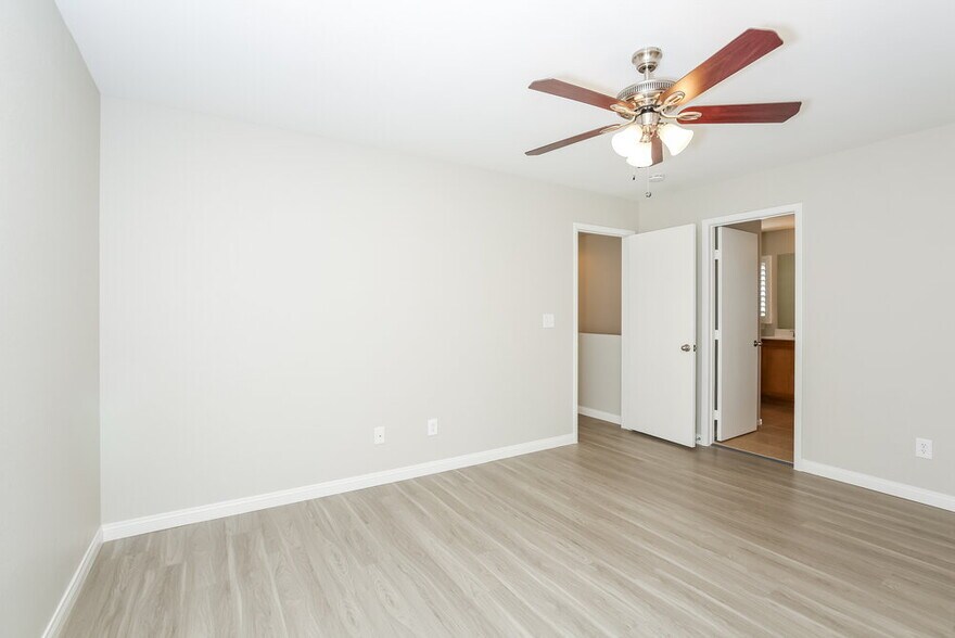 Building Photo - 9116 Spirit Canyon Ave