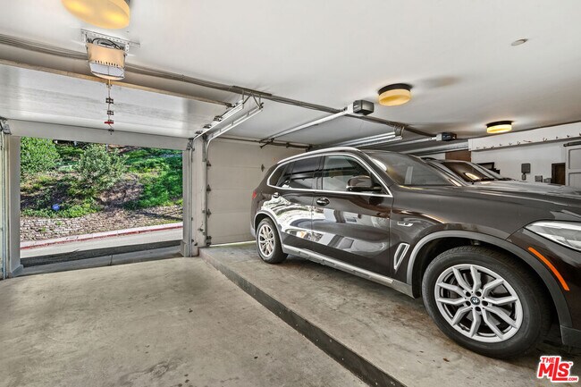 Building Photo - 477 Upper Mesa Rd