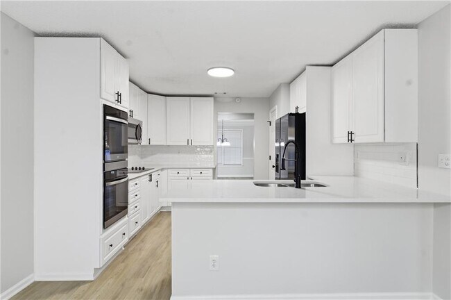 Building Photo - 2110 Meadow View Ct