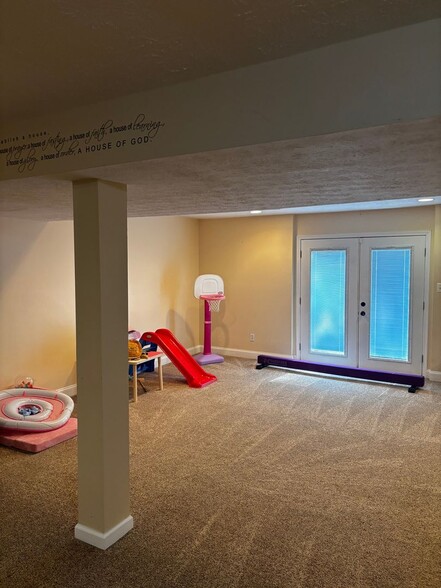 Building Photo - 420 Patriots Way