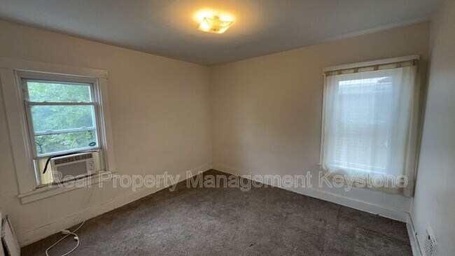 Building Photo - 625 Blanton St