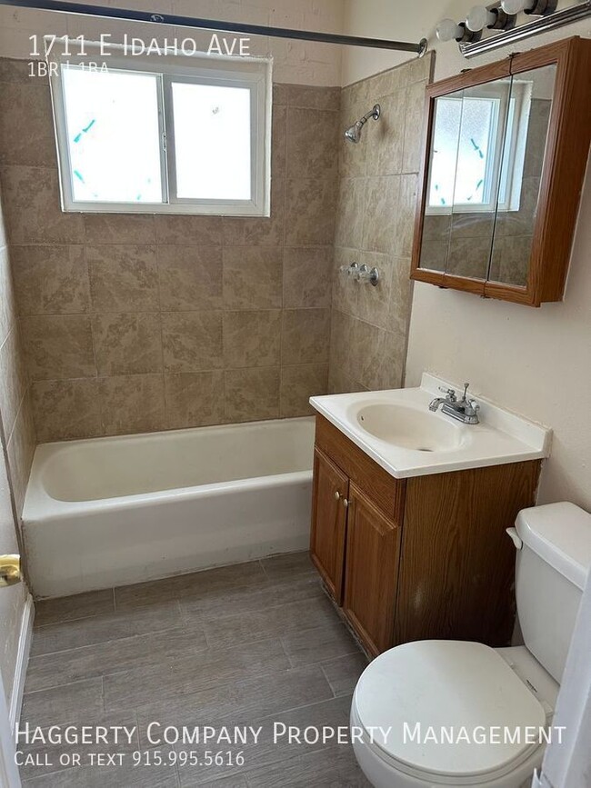 Building Photo - 1711 E Idaho Ave