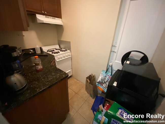 Building Photo - 38 Hemenway St