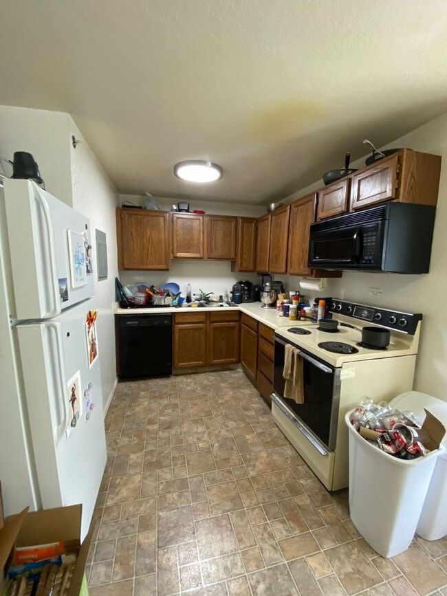 Building Photo - Live at Old Mill apartments!!