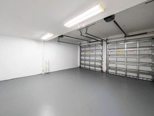 Building Photo - 2343 Vintage Dr