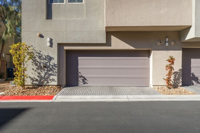 Building Photo - Luxury Summerlin/Affinity townhome