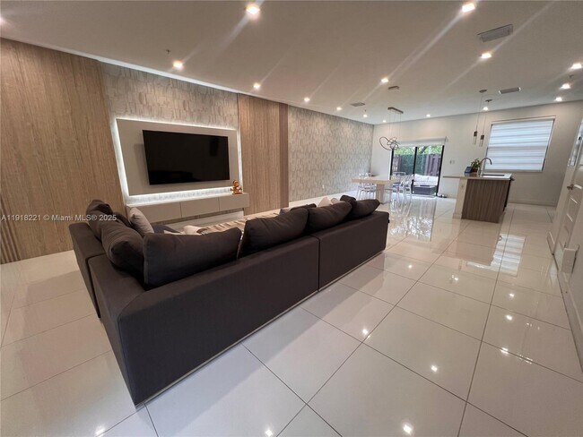 Building Photo - 10431 NW 82nd St