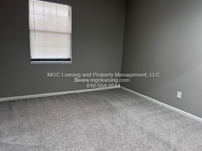 Building Photo - Comfortable 2-Bedroom Living in the Heart of Blue Springs