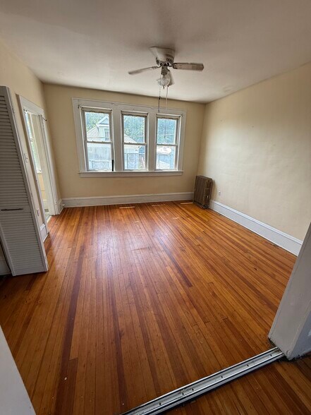 Building Photo - 914 W Lackawanna Ave